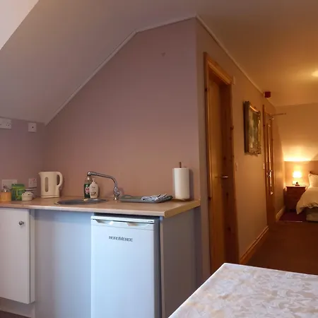 Konukevi The Hermitage Riverside House 3*