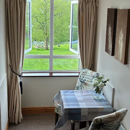 Konukevi The Hermitage Riverside House 3*